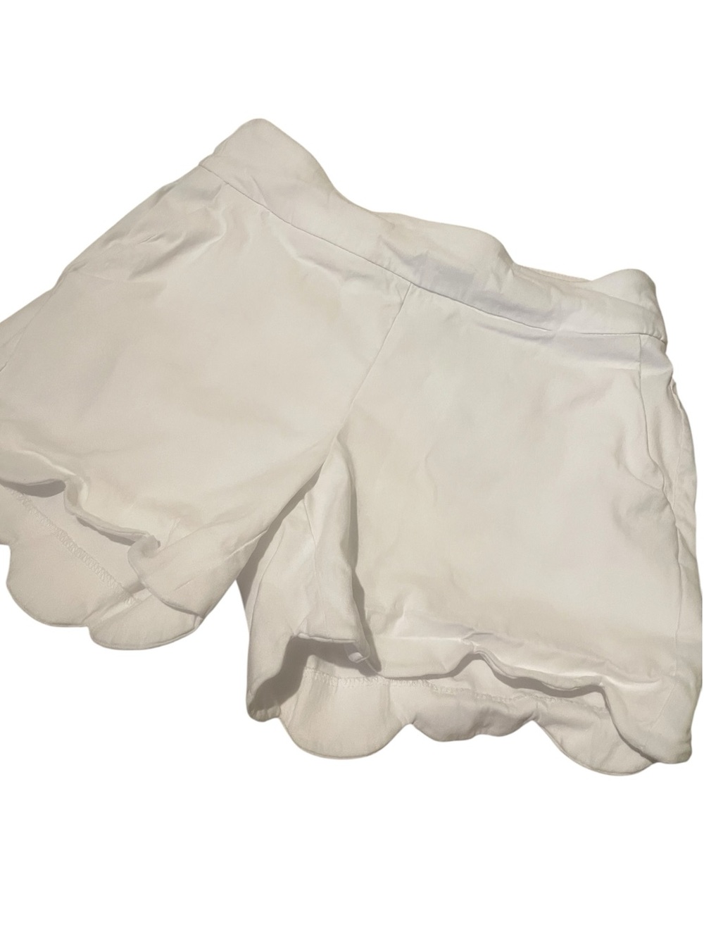 Crown and Ivy size 2P White Scallop-Hem Women's Shorts
